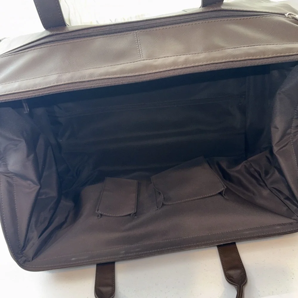 Kluge Genuine Cowhide Leather Rolling duffel Carry-On Bag‎ $199 Used Once